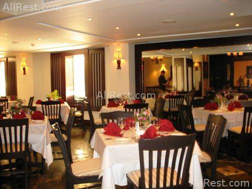 Ascot Hotel 11